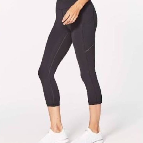 Lululemon Speed Up Crop 21" Leggings, Medium Rise, Black, Sz 6 Athletic Logo - Picture 1 of 10